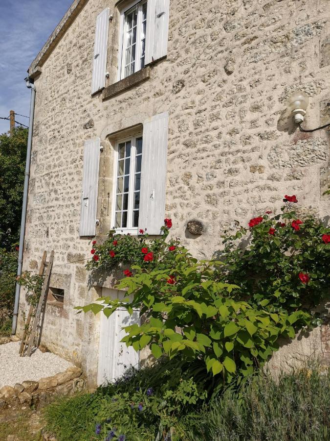 Gite 4 Etoiles Avec Hebergement Insolite - 10 Personnes Foussais Exterior photo